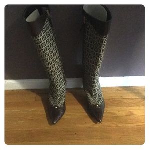 Vintage Authentic Fendi boots💯